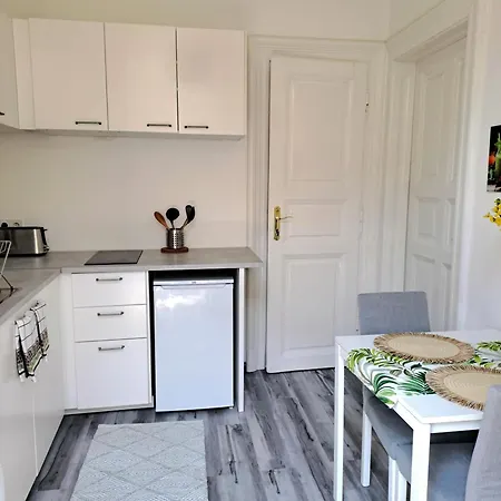 아파트 Cosy Flat Next To Andrassy Av *