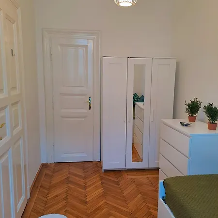 Cosy Flat Next To Andrassy Av Апартаменты Будапешт