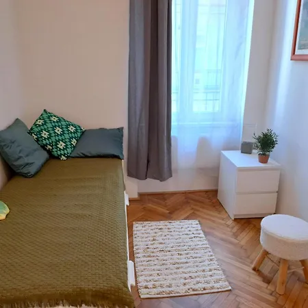 Cosy Flat Next To Andrassy Av * Будапешт