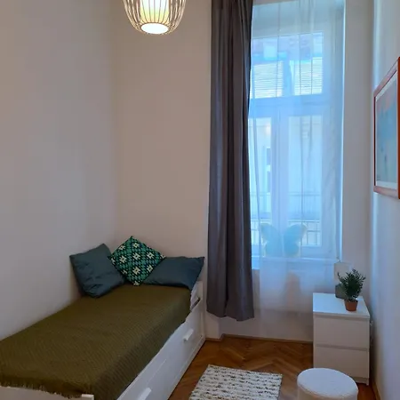 Cosy Flat Next To Andrassy Av Budapest